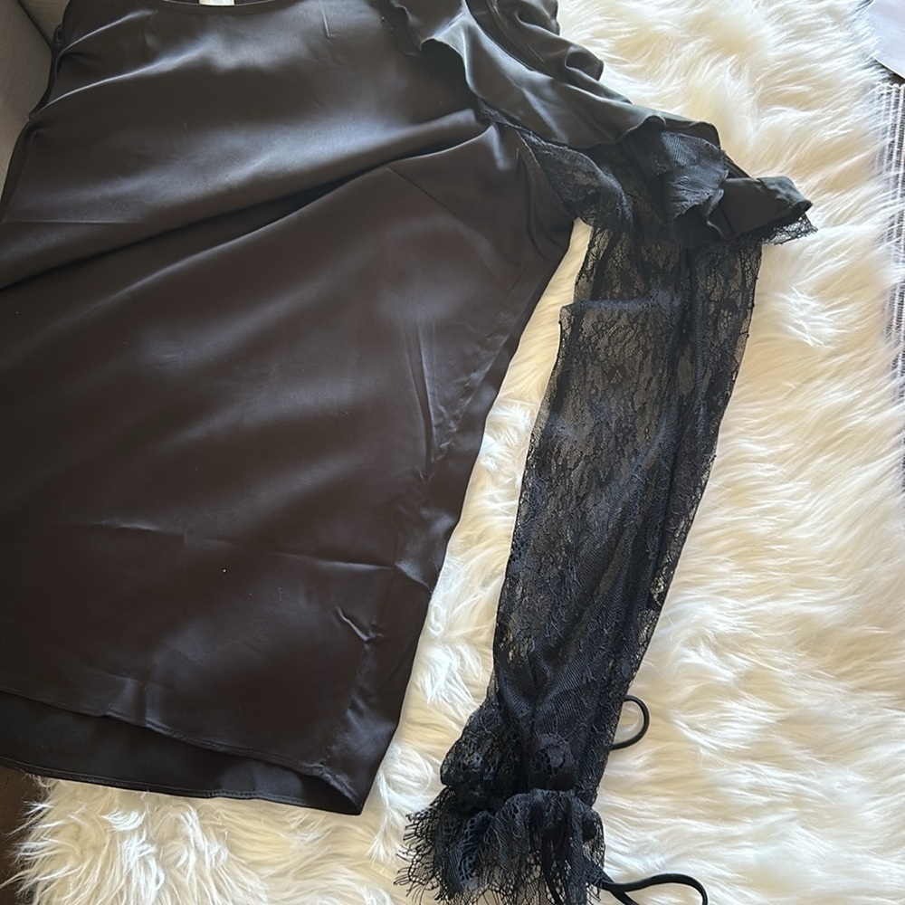 Black Lace Long Sleeve Top with Shoulder Cutout Size XLarge - Picture 6 of 8